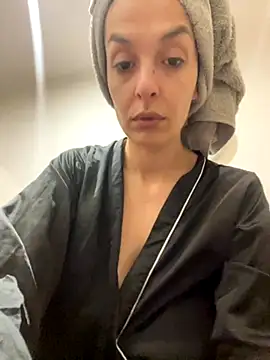 Piggiteablacktea online show from November 2025 05:27:02 PM