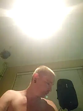 Snapshot of piercingpik chatting on June 2026 11:44:01 PM piercingpik online show from June 2026 11:44:01 PM