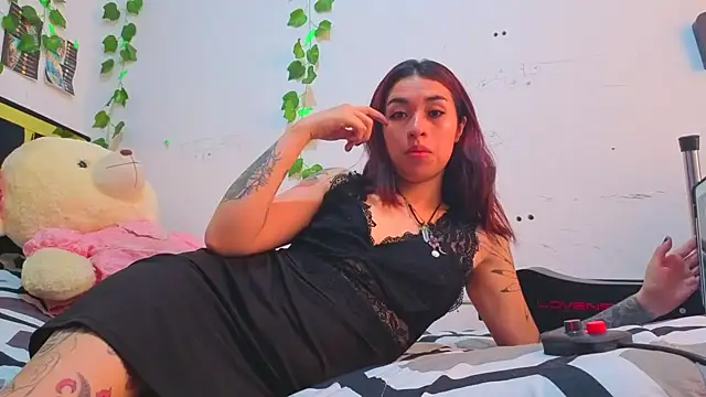 lucywhite13 online show from April 2026 04:36:02 PM