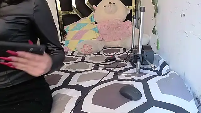 lucywhite13 online show from March 2026 07:15:01 PM