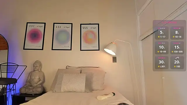 Snapshot of AriaMuse chatting on December 2025 08:14:01 PM AriaMuse online show from December 2025 08:14:01 PM