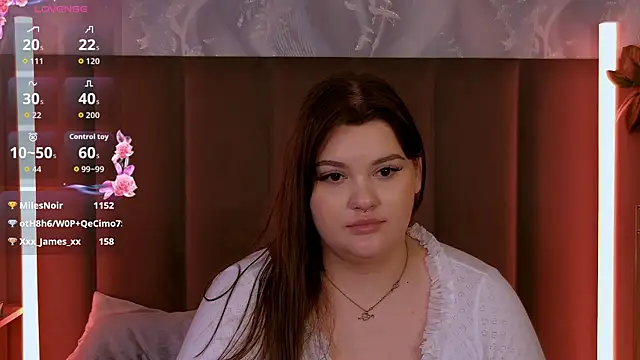 Snapshot of EmilyHyde chatting on May 2026 03:54:02 AM EmilyHyde online show from May 2026 03:54:02 AM