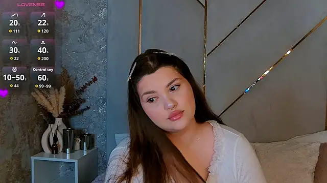 Snapshot of EmilyHyde chatting on July 2026 03:56:01 PM EmilyHyde online show from July 2026 03:56:01 PM