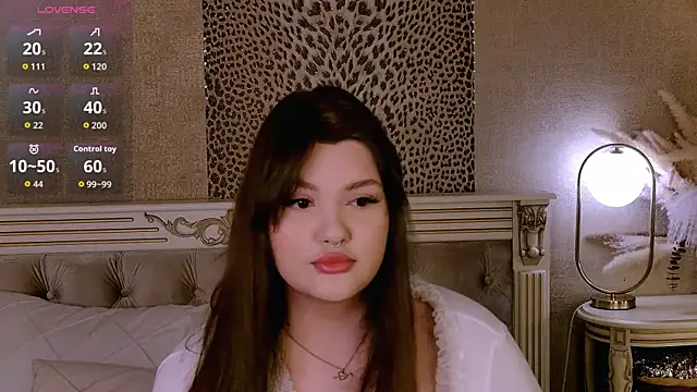 EmilyHyde online show from April 2026 08:32:02 PM