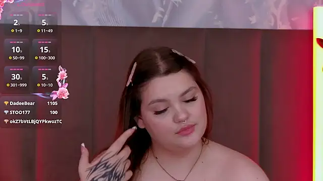 Snapshot of EmilyHyde chatting on May 2026 04:40:02 AM EmilyHyde online show from May 2026 04:40:02 AM