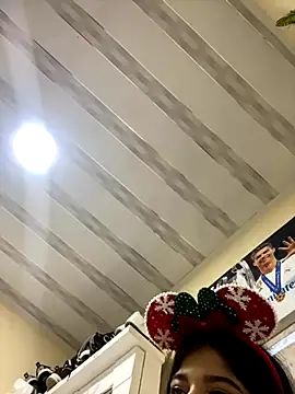 Snapshot of Vliacoooper2 chatting on December 2025 05:39:02 AM Vliacoooper2 online show from December 2025 05:39:02 AM