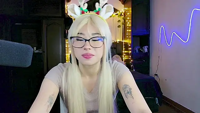 Shisuku Sophi online show from November 2025 01:50:01 AM