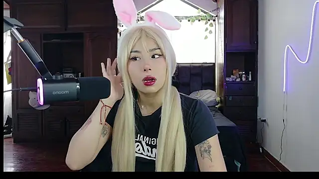 Shisuku Sophi online show from October 2025 04:18:01 PM