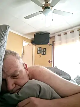 Snapshot of wallacelegend chatting on February 2026 05:37:01 AM wallacelegend online show from February 2026 05:37:01 AM
