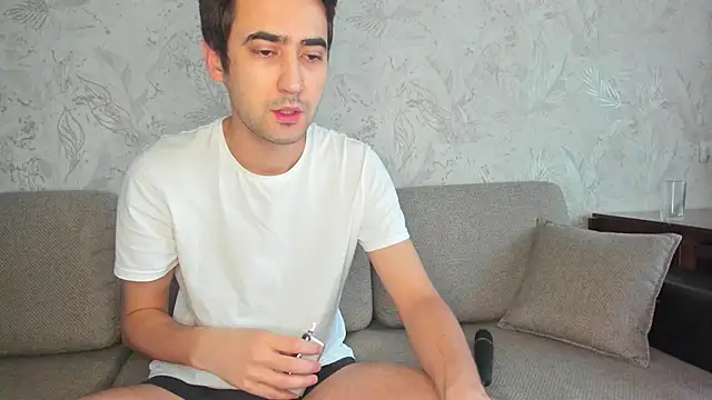 sophywhisper online show from November 2025 06:23:01 AM