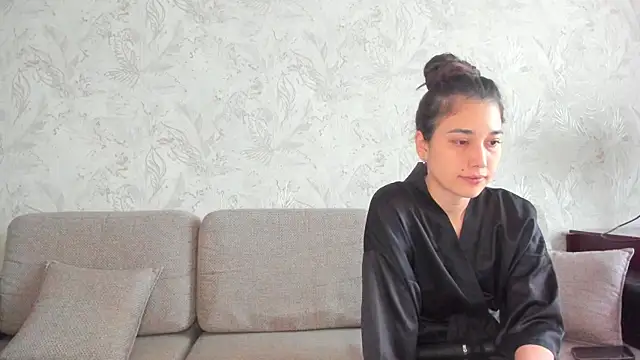 sophywhisper online show from November 2025 06:28:02 AM