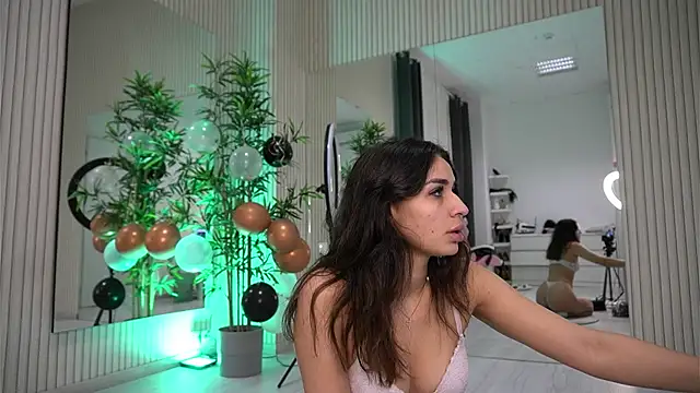 Snapshot of EmmaBlanco chatting on November 2025 08:56:02 PM EmmaBlanco online show from November 2025 08:56:02 PM