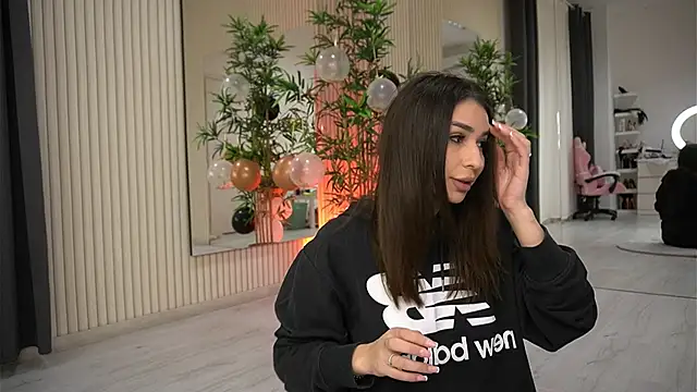 Snapshot of EmmaBlanco chatting on November 2025 08:30:01 PM EmmaBlanco online show from November 2025 08:30:01 PM