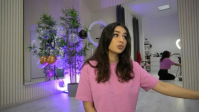 Snapshot of EmmaBlanco chatting on November 2025 08:13:01 PM EmmaBlanco online show from November 2025 08:13:01 PM