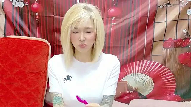 Snapshot of kimagure-fu- chatting on June 2026 01:39:02 PM kimagure-fu- online show from June 2026 01:39:02 PM