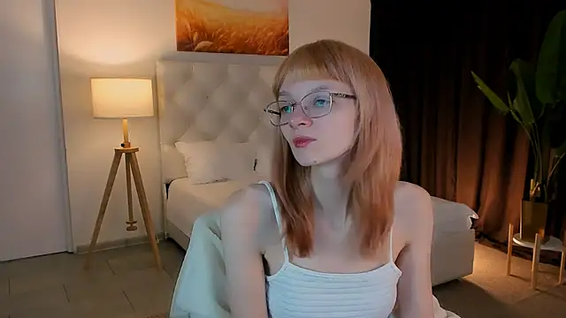 Snapshot of MollyJiggles chatting on October 2025 12:20:02 PM MollyJiggles online show from October 2025 12:20:02 PM