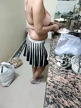 Snapshot of Pihu_Chopra chatting on December 2025 03:35:01 PM Pihu Chopra online show from December 2025 03:35:01 PM