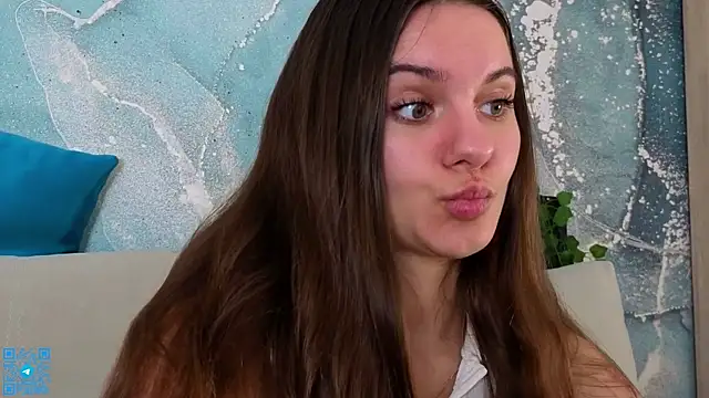 chloemilka online show from June 2026 06:38:02 PM