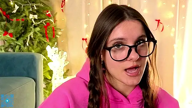 chloemilka online show from December 2025 06:12:01 PM