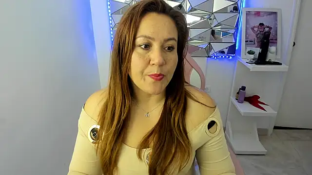 Snapshot of camixxx_m chatting on November 2025 12:53:01 PM camixxx m online show from November 2025 12:53:01 PM