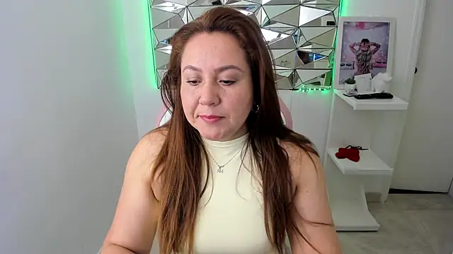 Snapshot of camixxx_m chatting on November 2025 12:32:02 PM camixxx m online show from November 2025 12:32:02 PM