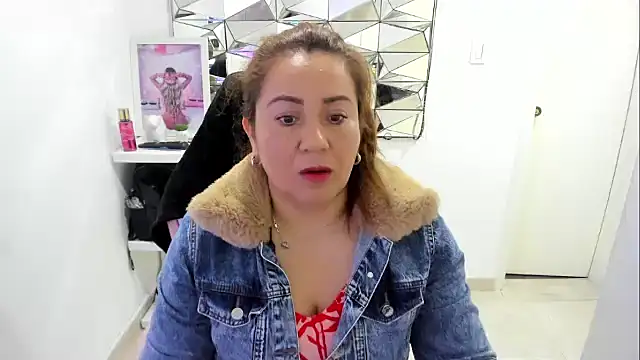 camixxx m online show from May 2026 12:19:01 PM
