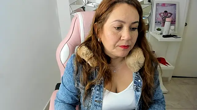 Snapshot of camixxx_m chatting on November 2025 12:42:01 PM camixxx m online show from November 2025 12:42:01 PM