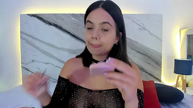 thamiina  online show from November 2025 07:03:01 PM