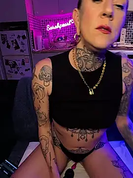 Snapshot of sarahpearlx chatting on April 2026 09:17:02 PM sarahpearlx online show from April 2026 09:17:02 PM