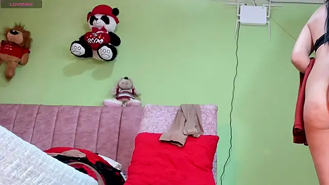 hot Dariana pantyhose online show from October 2025 01:00:01 PM