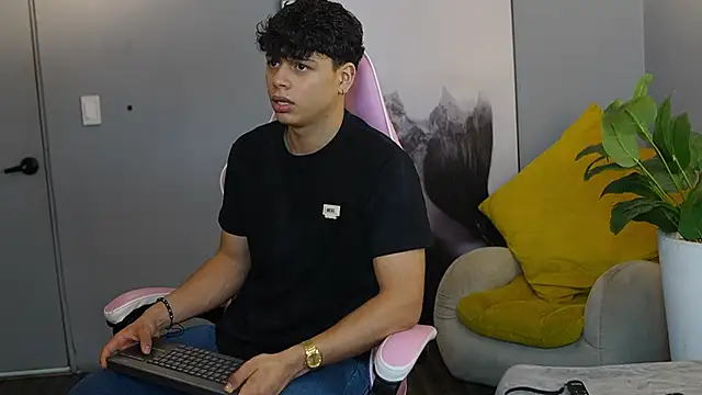 Ethan occonor online show from October 2025 01:02:01 PM