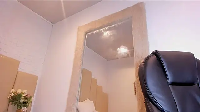 NicolleMonroe  online show from October 2025 03:31:02 PM