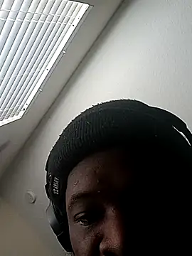 Snapshot of Kaalum561 chatting on November 2025 01:33:02 PM Kaalum561 online show from November 2025 01:33:02 PM