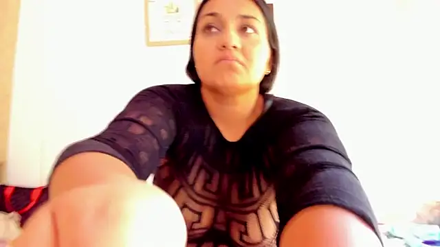 selena jhonson online show from December 2025 02:11:01 PM