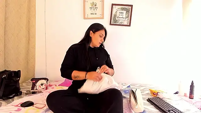 selena jhonson online show from January 2026 02:01:02 PM