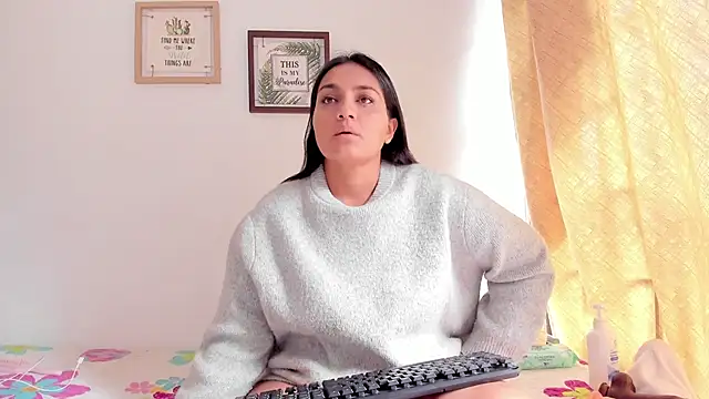 Snapshot of selena_jhonson chatting on September 2025 01:48:01 PM selena jhonson online show from September 2025 01:48:01 PM