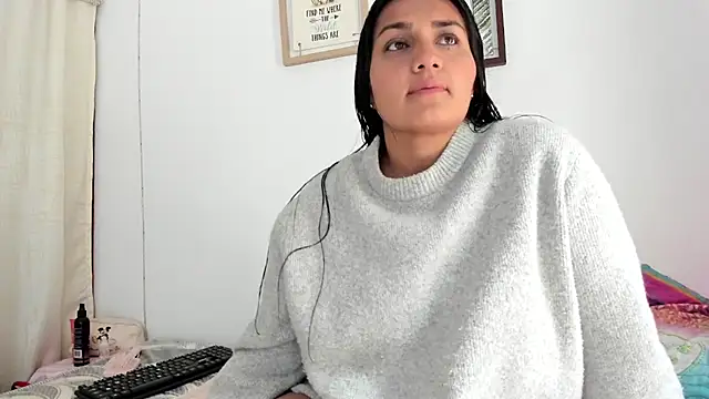 selena jhonson online show from November 2025 03:27:01 PM