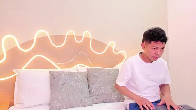 Enrrixxx  online show from November 2025 12:25:02 AM