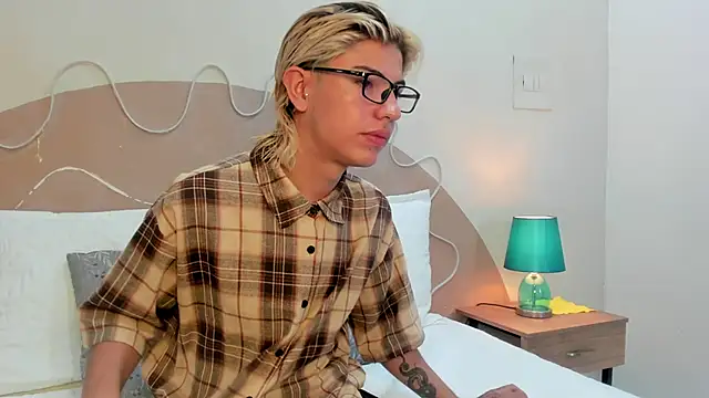 Enrrixxx  online show from November 2025 07:24:02 PM