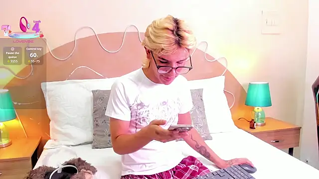 Enrrixxx  online show from November 2025 10:10:01 PM