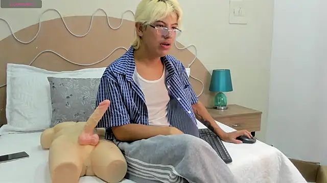 Enrrixxx  online show from September 2025 12:49:01 AM