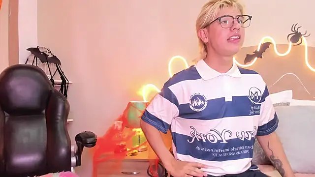 Enrrixxx  online show from October 2025 12:31:02 AM