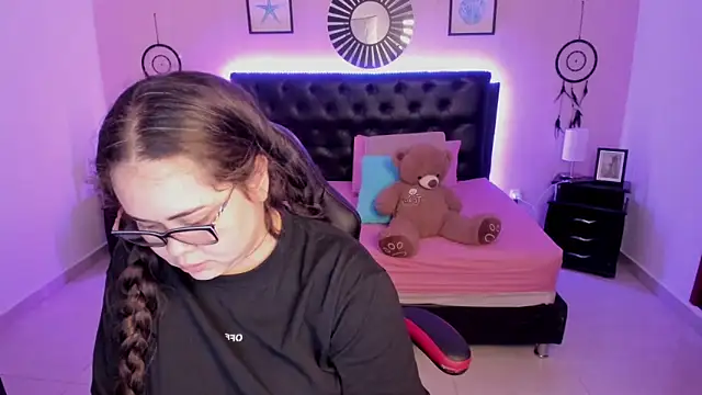 LolaVillalobos online show from February 2026 12:00:01 PM