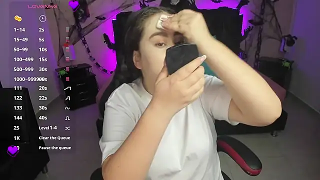 LolaVillalobos online show from October 2025 01:43:01 PM