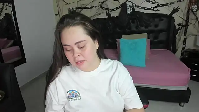 LolaVillalobos online show from October 2025 02:18:02 PM