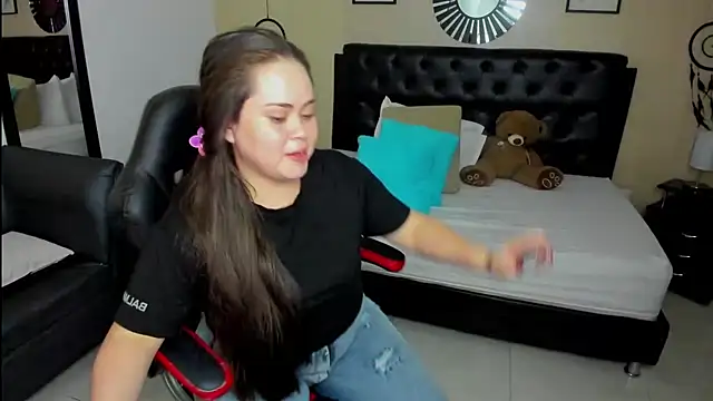 LolaVillalobos online show from September 2025 11:28:02 AM