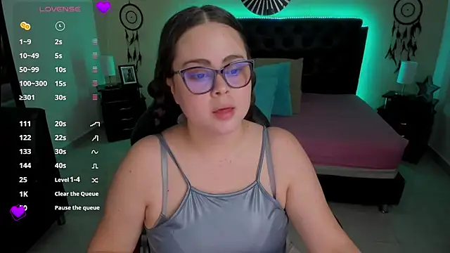 LolaVillalobos online show from October 2025 01:55:01 PM