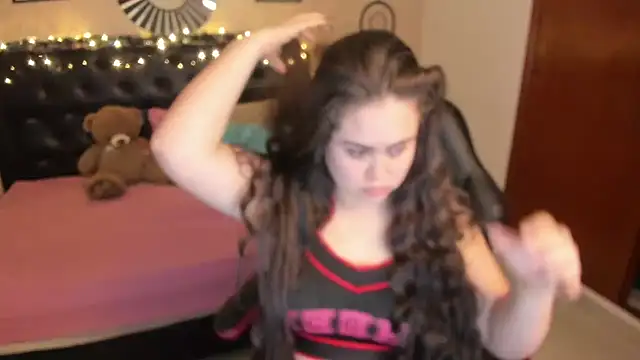 LolaVillalobos online show from December 2025 01:54:02 PM