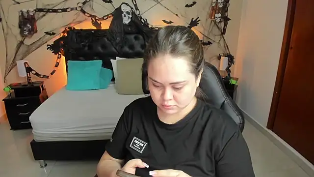 LolaVillalobos online show from October 2025 02:14:02 PM