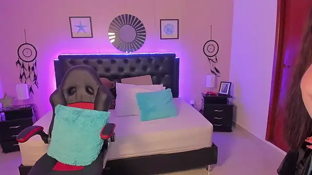 LolaVillalobos online show from February 2026 01:30:01 PM